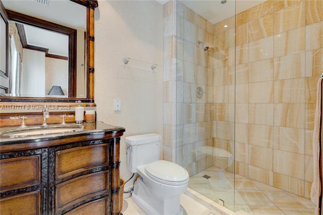 Building Photo - 16047 Collins Ave