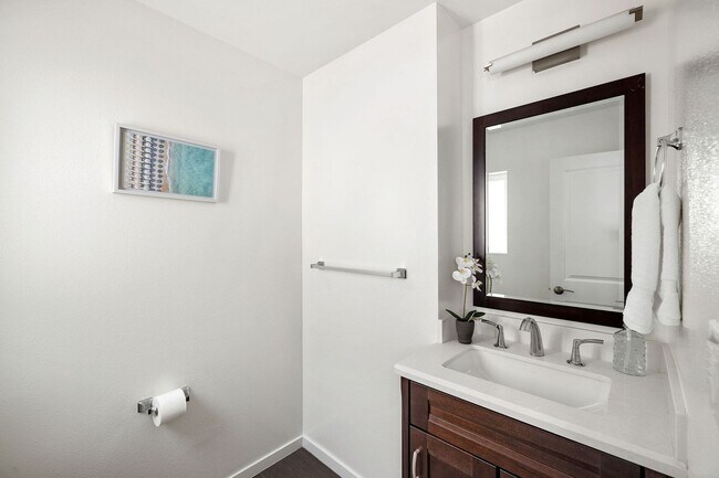Building Photo - Beachside Retreat – Steps to the Sand in Hermosa Beach!