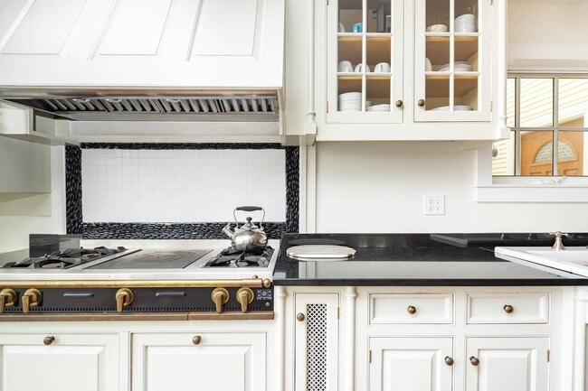 Building Photo - 131 S Edgemere St