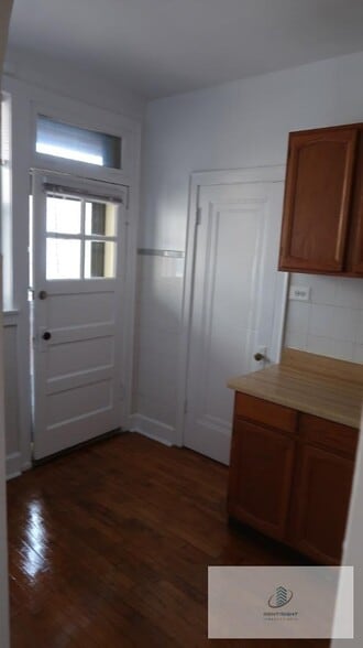 Building Photo - 4650 N Elston Ave