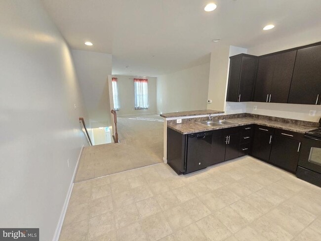 Building Photo - 705 S Macon St.