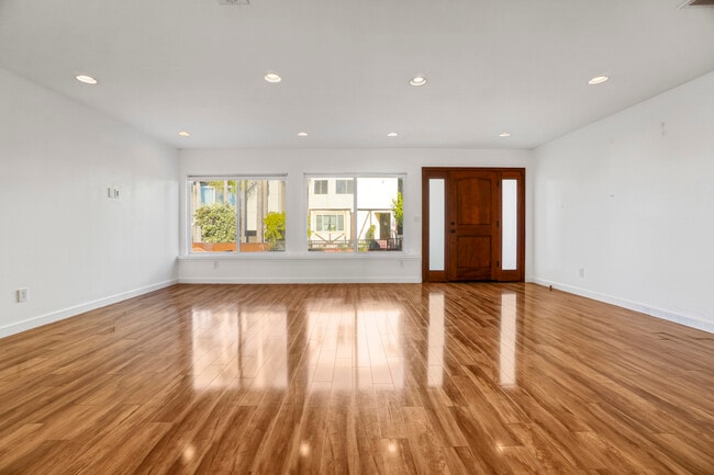 Building Photo - 38 Sunset Ave