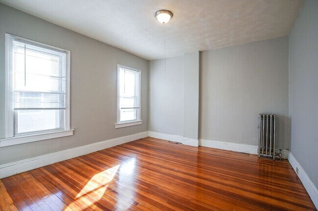 Building Photo - 824 Sumner Ave