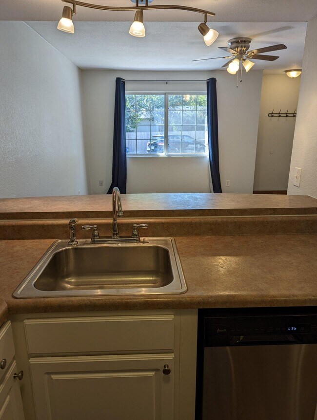 Building Photo - 1505 W 25th Ct