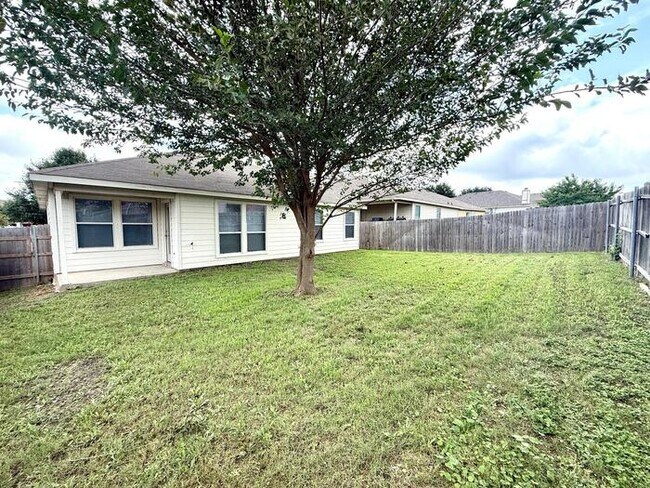 Building Photo - charming 3-bedroom, 2-bath home located in the highly sought-after Sendera Ranch community.