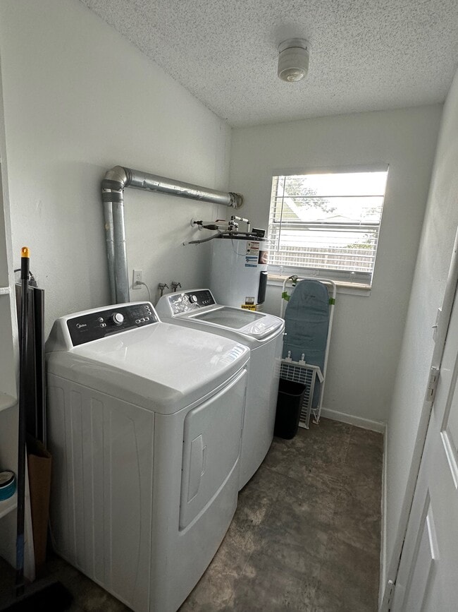 Building Photo - 647 Goodwin Ave