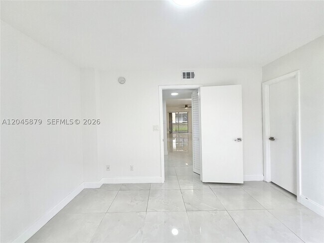 Building Photo - 842 NW 92nd Ave