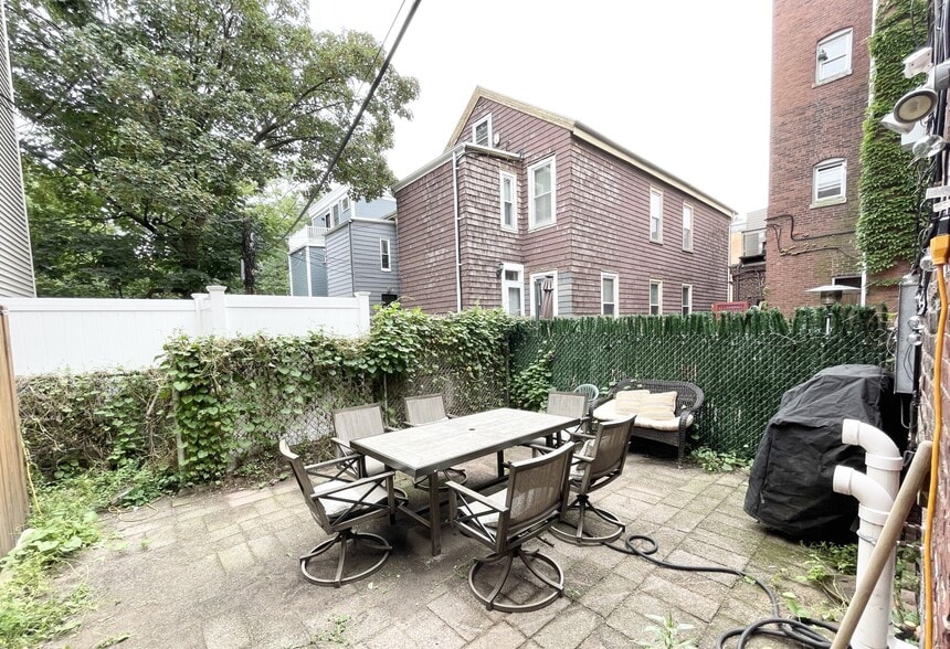 Building Photo - 98 L St