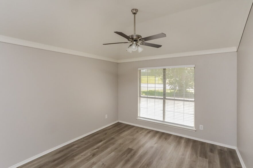 Building Photo - 721 S Highland Dr