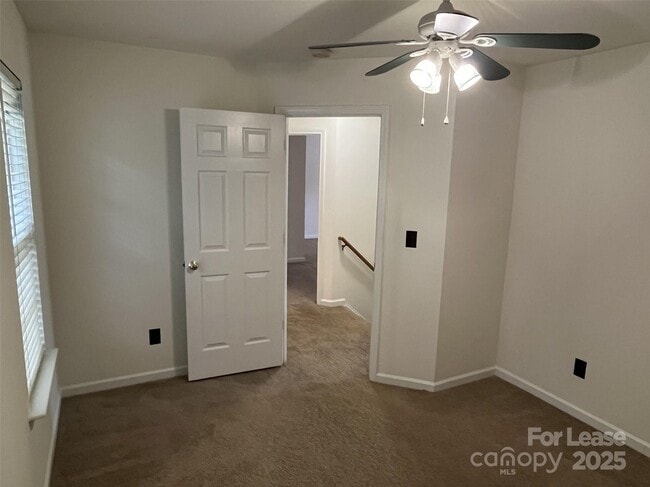 Building Photo - 688 Continental Dr