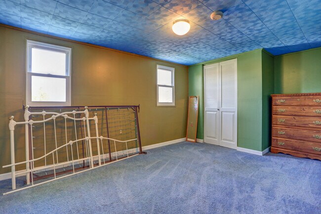 Building Photo - 203 Roxbury Road - $1200/month - Available...