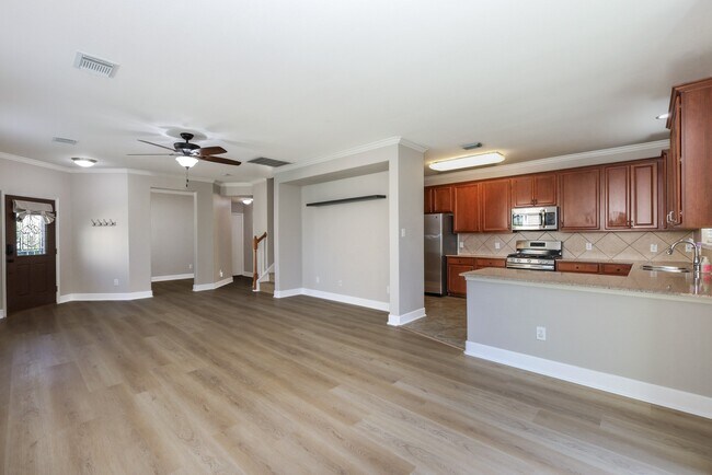 Building Photo - 16021 Summerville Lake Dr