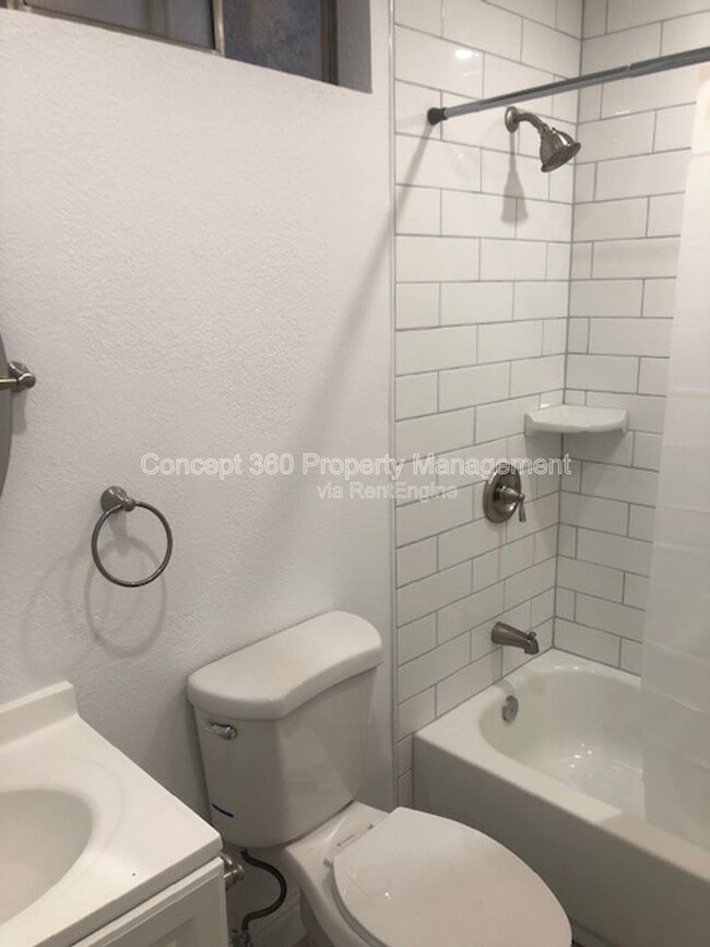 Building Photo - 1327 W Parade St