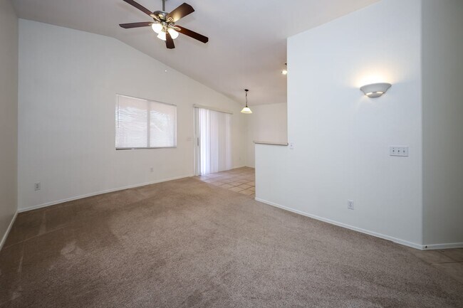 Building Photo - 8256 S Vía Del Forjador