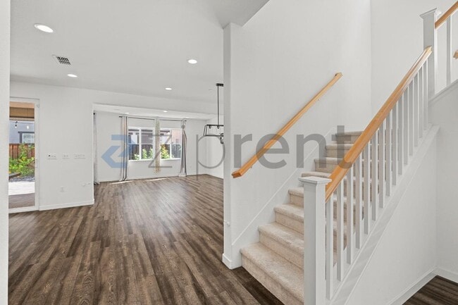 Building Photo - 136 Willowrun Wy