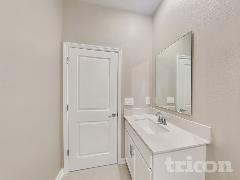 Building Photo - 734 Squire Ave