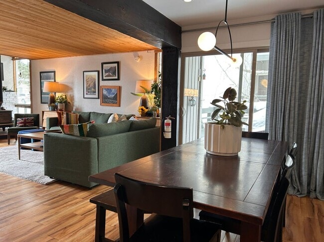 Building Photo - 1904 Sierra Nevada Rd