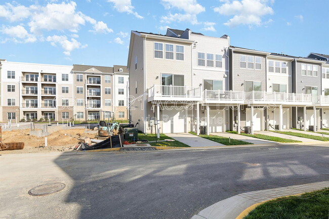 Building Photo - 9123 Crk Btm Ln