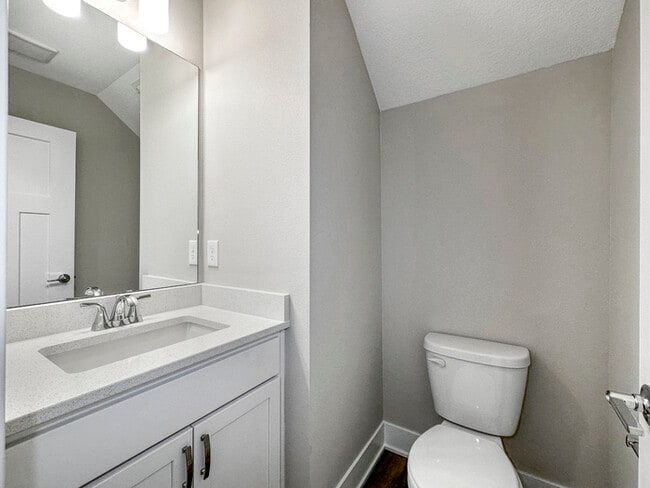 Building Photo - 1404 Primrose Ln