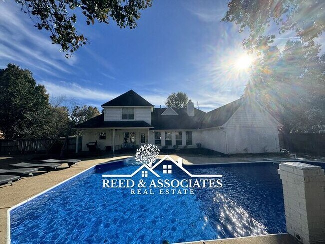 Building Photo - 4 bedrooms plus pool in Collierville!