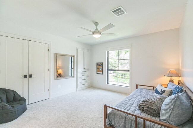 Building Photo - 4810 Middle Falls Dr