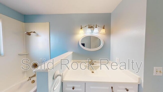 Building Photo - 6505 Wicklow Cir E