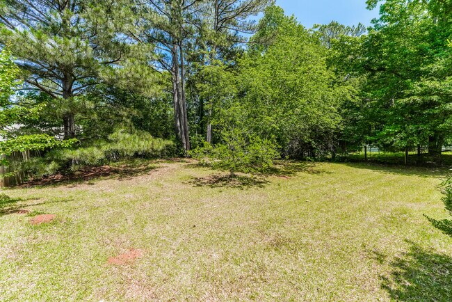 Building Photo - 465 Rosehill Dr