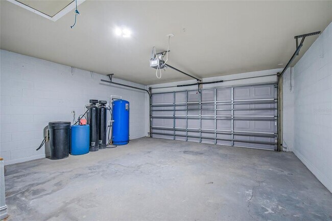 Building Photo - 2370 Pine St