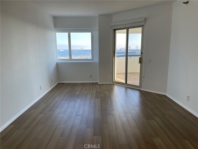 Building Photo - 525 E Seaside Way