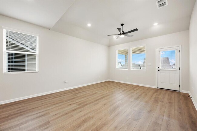 Building Photo - 283 Ranier Wy