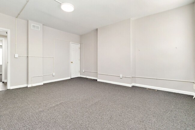 Building Photo - 1418 N Eden St