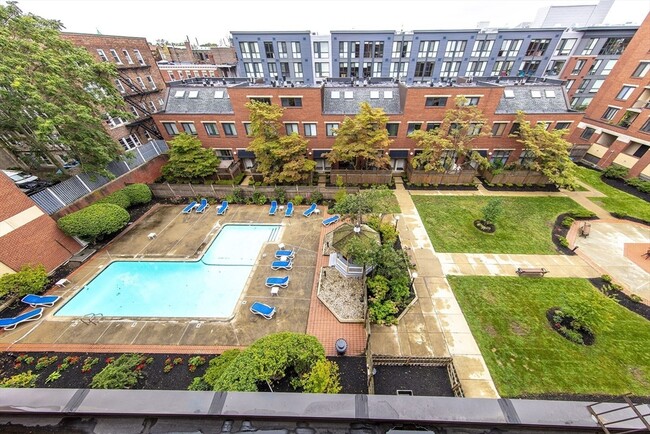 Building Photo - 85 Brainerd Rd