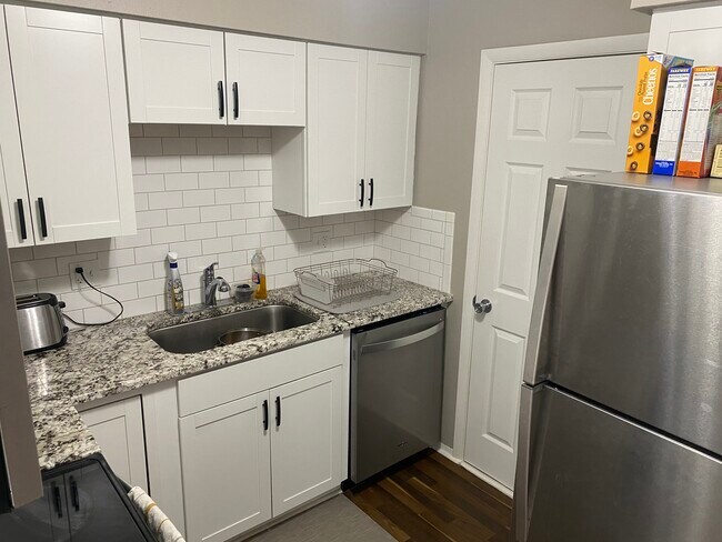 Building Photo - 1544 E Park Ave