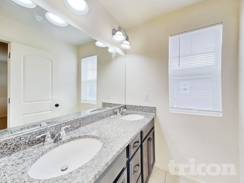 Building Photo - 21895 E Radcliff Cir