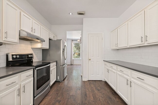 Building Photo - Charming 3 Bedroom 2.5 Baths located in Fall Creek!