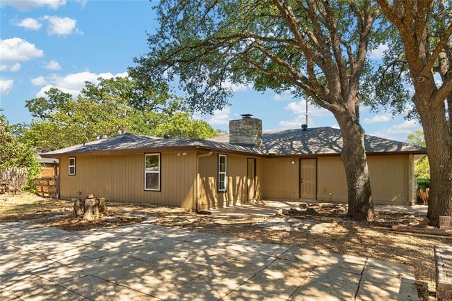 Building Photo - 503 Lakeway Dr