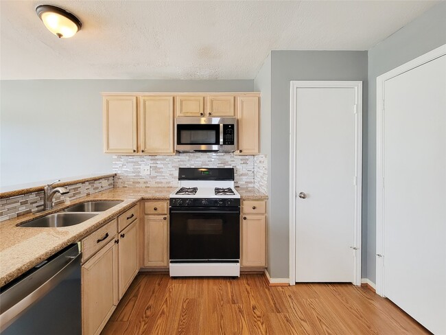 Building Photo - 18335 Westlock St