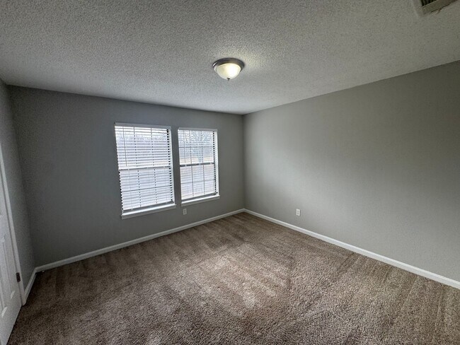 Building Photo - 3546 Christine Rd