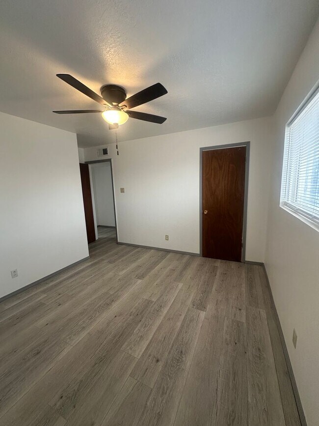 Building Photo - Welcome to this charming 3-bedroom, 2-bathroom home located in Albuquerque, NM