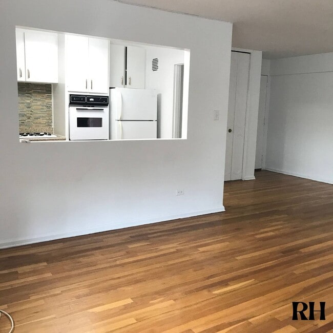 Building Photo - 1199 E 53rd St