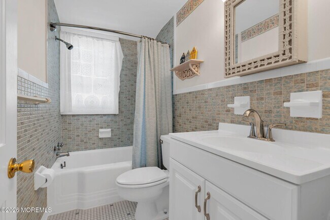 Building Photo - 215 Neptune Pl