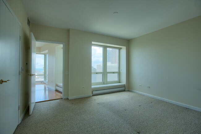 Building Photo - 57 E Delaware Pl