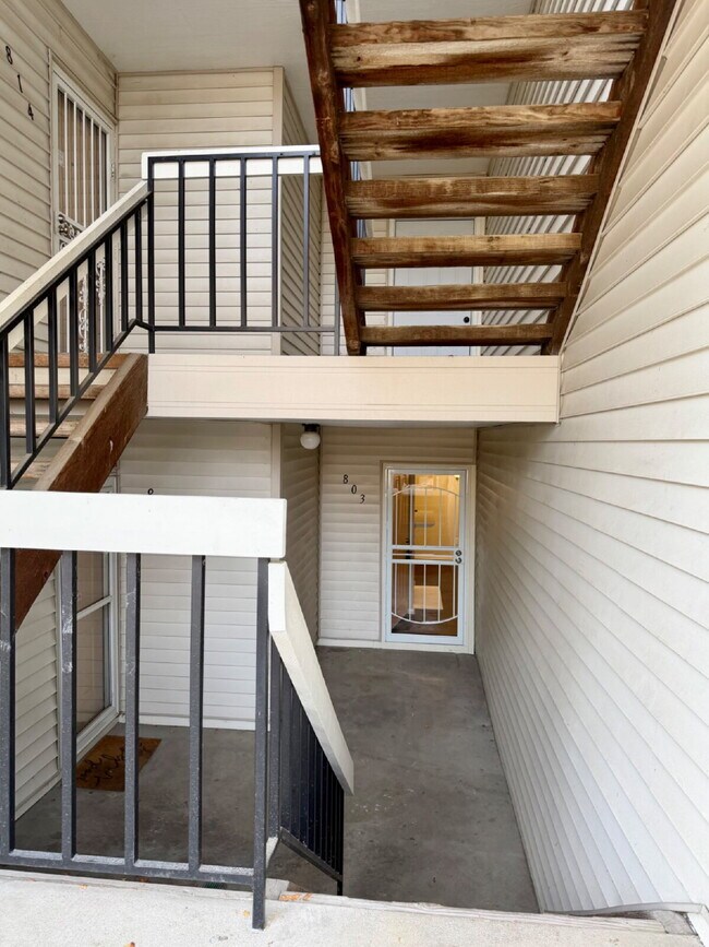 Building Photo - Garden-Level Condo Featuring 1bd/1ba in Desirable Stoney Creek Community. Nicely Updated with New...