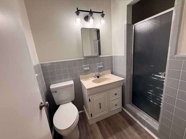 Building Photo - 3 bed 2 bath in the heart of the city