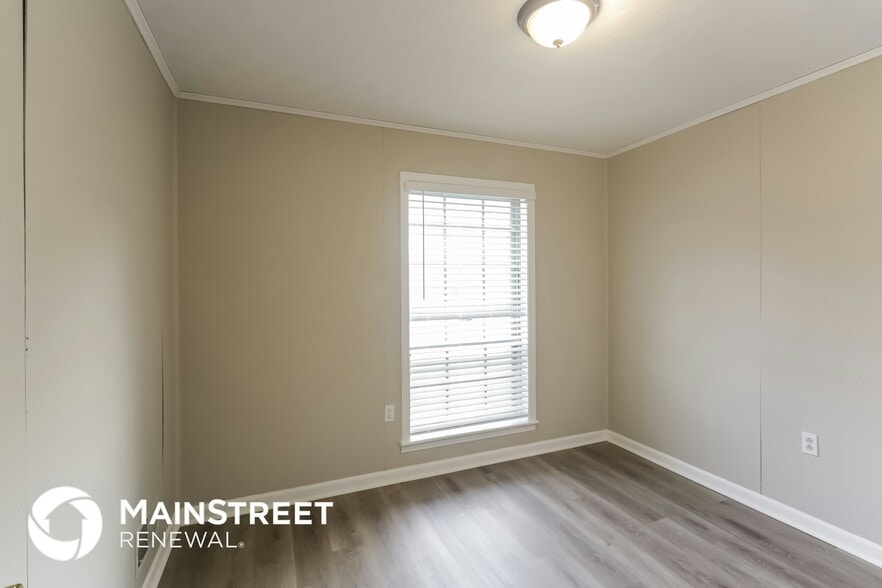 Building Photo - 2812 Lake Park Rd