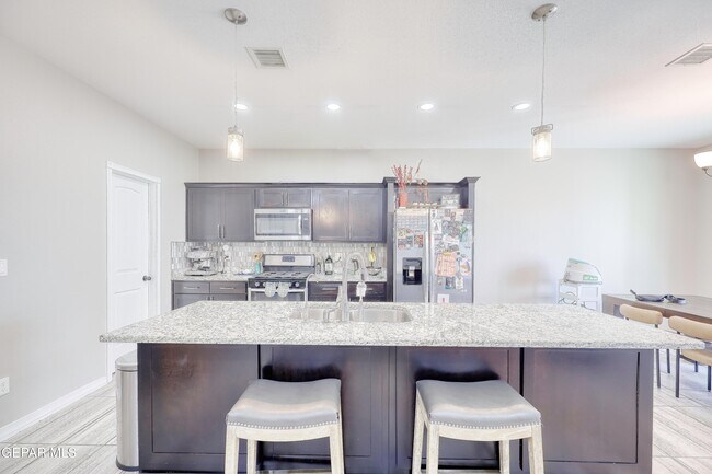 Building Photo - 2163 Enchanted Brk Dr