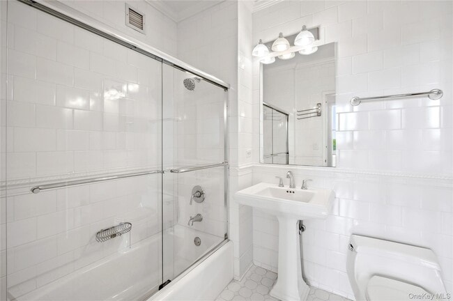 Building Photo - 1 Scarsdale Rd