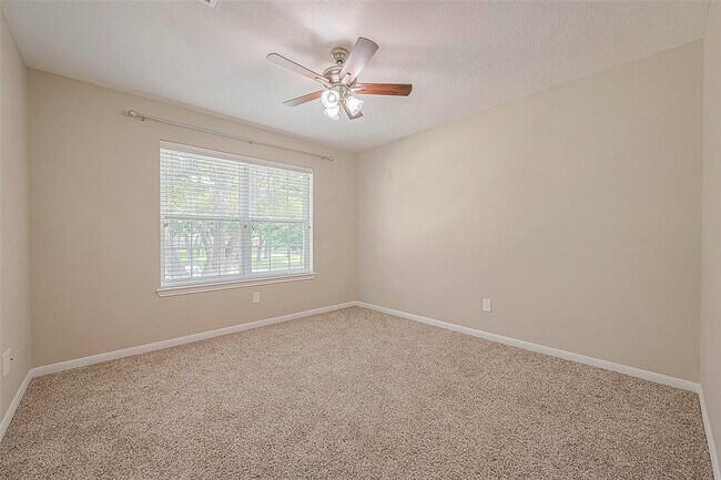 Building Photo - 1618 Savannah Dr