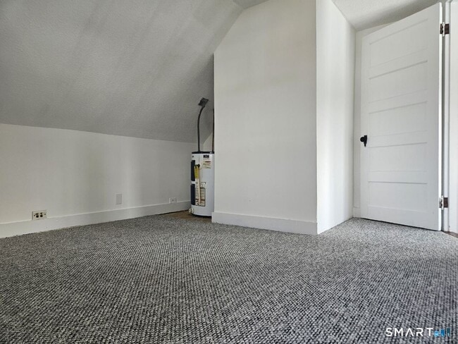 Building Photo - 21 Sigourney St