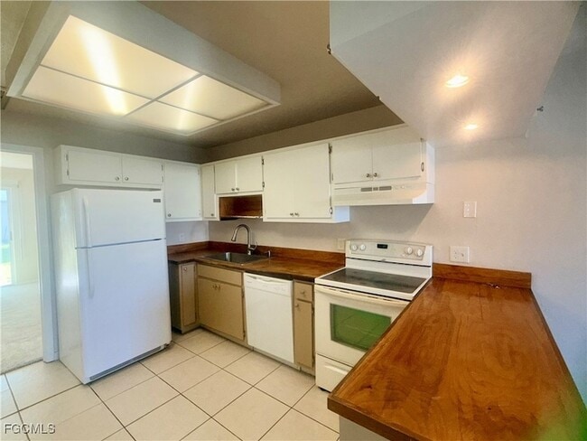 Building Photo - 3417 SW Santa Barbara Pl